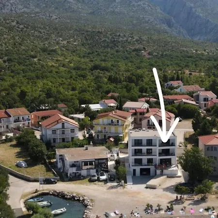 Polai Seafront Apartament